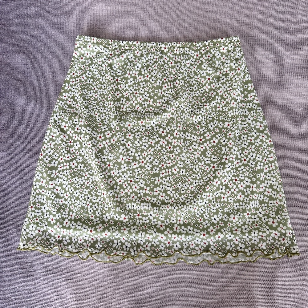 Daisy Lettuce Hem Mini Skirt - M